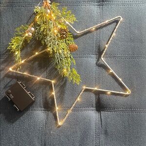Star-Shaped Holiday String Lights with Greenery